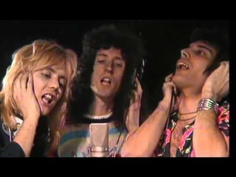 Queen – Somebody To Love (Official Video)